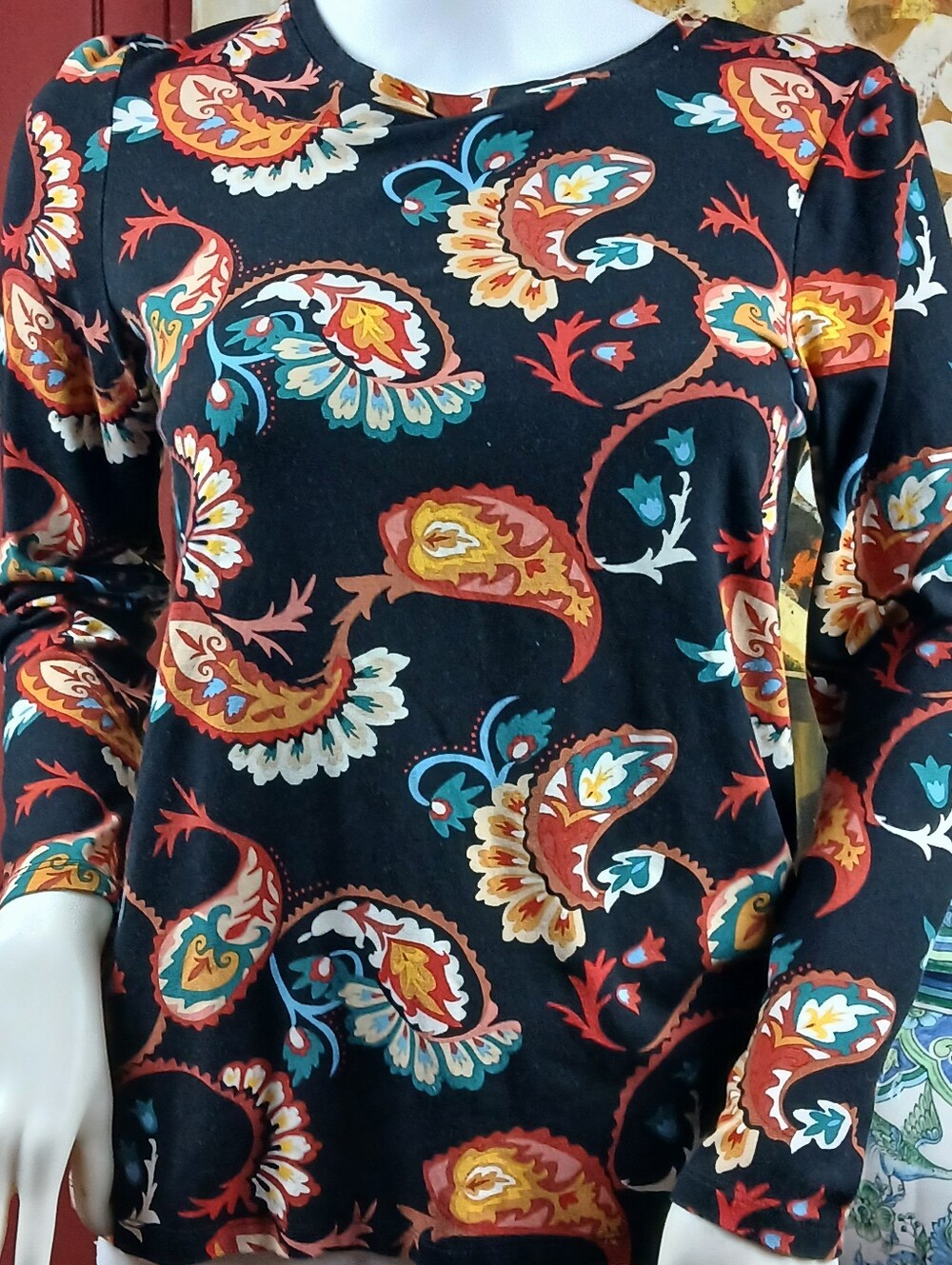 Wemens Black Paisley Long-Sleeve Shirt